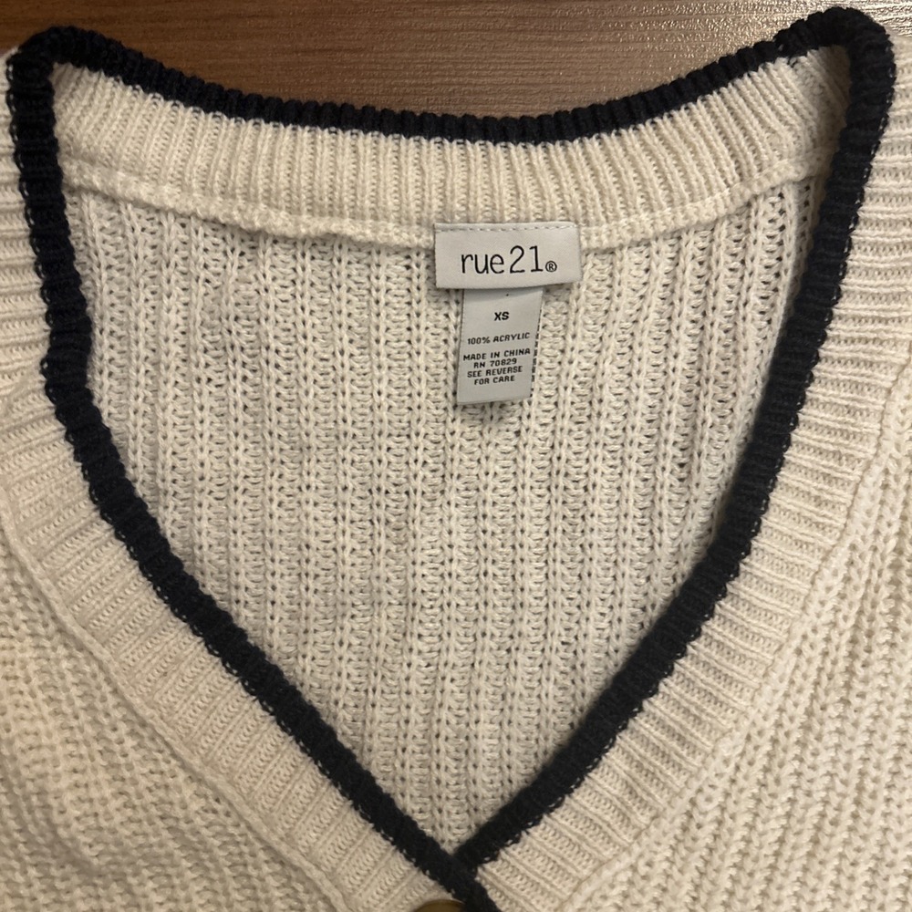 Preppy V Neck‎ Knit Crop Cardigan Distressed Hem University Fall Wardrobe XS - Picture 4 of 5